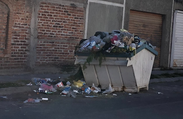 Reclaman falta de recolección de basura en CD. Del Sol