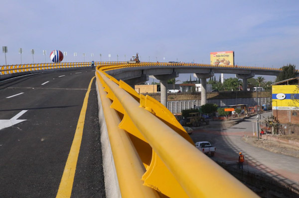 Inauguran puente elevado en distribuidor vial a Salamanca