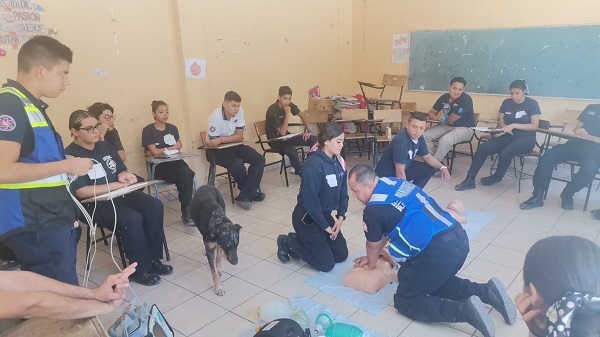 Imparte Radio Auxilio Voluntario, curso a sus elementos.