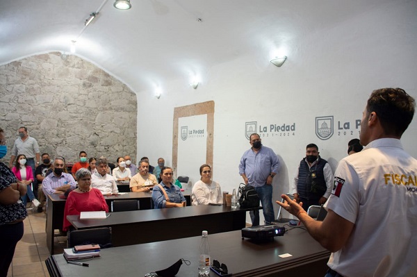Capacitan a funcionarios municipales sobre delitos contra animales