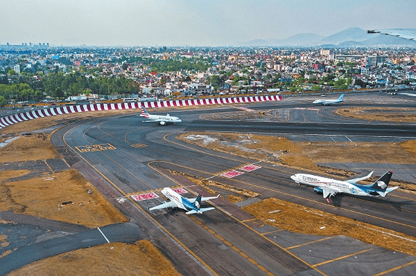 Declaran saturación en ambas terminales de AICM