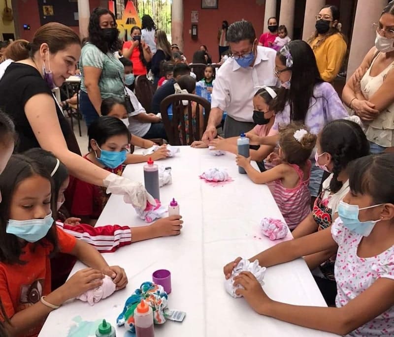 Niños aprenden diseño textil en Escuela de Artes