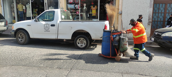 Recolección de basura, limpia y SAPAS en días santos