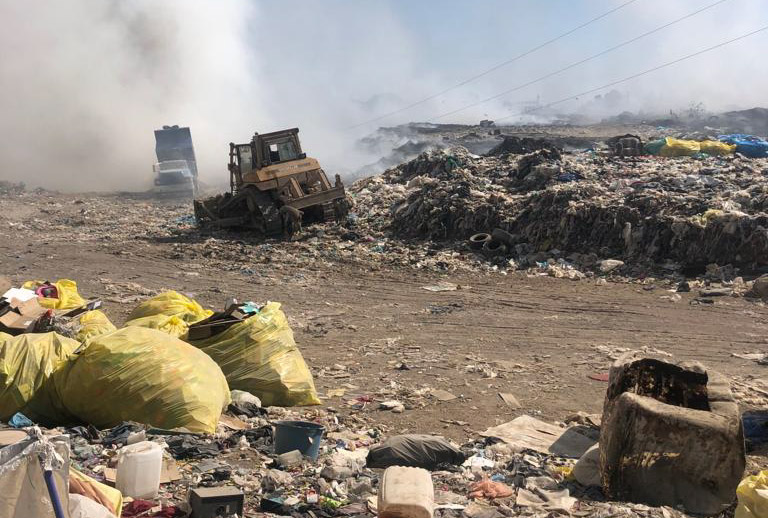 Aseguran está controlado incendio en basurero municipal.