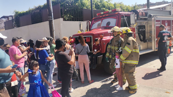 Elementos de ERAV conviven con infantes de jardín de niños