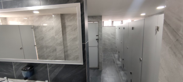 Inauguran nuevos baños en Mercado Municipal.