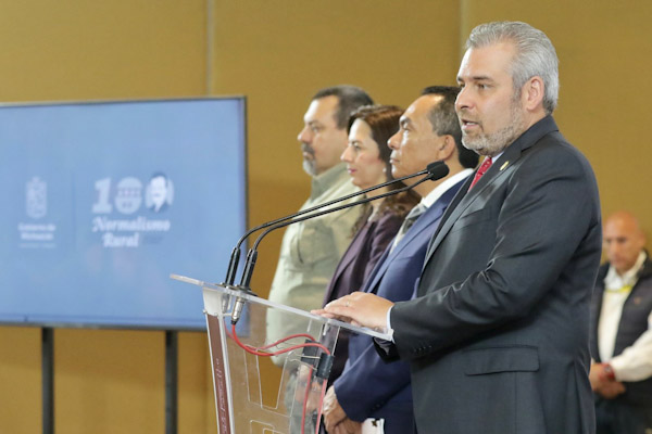 Reconocen centenario de las escuelas Normales
