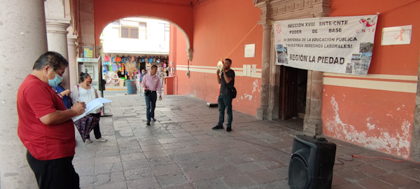 Maestros de la CNTE Poder de Base, toman presidencia municipal
