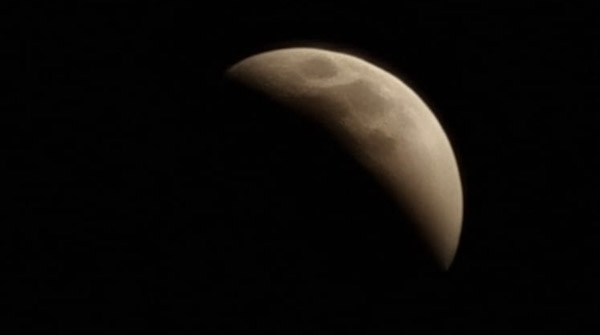 Esta madrugada se pudo apreciar eclipse de Luna