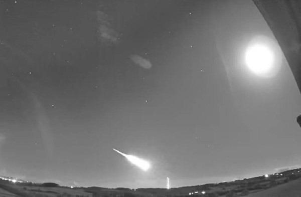Habitantes de Reino Unido captan impacto de meteorito