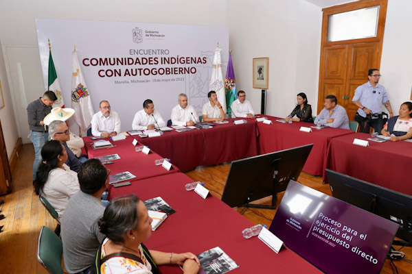 Recibe Bedolla a autoridades de autogobierno de la Isla de Janitzio