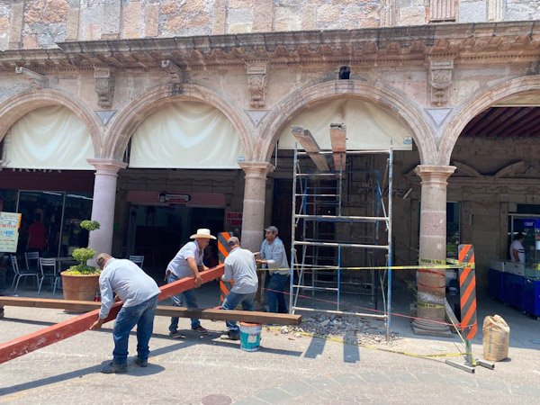 Rehabilita portal Morelos de plaza principal de La Piedad
