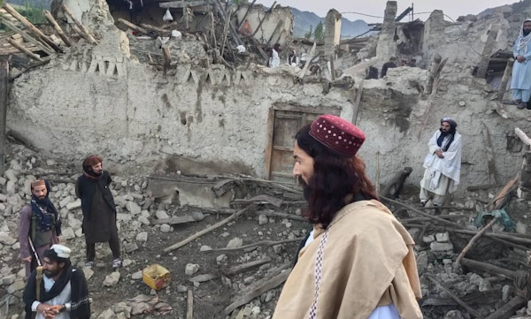 Mil muertos pos sismo en Afganistán