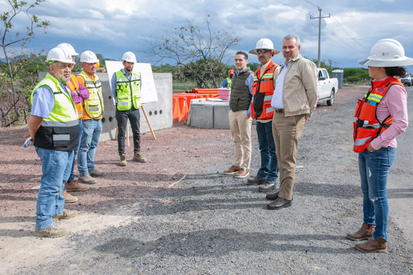 Supervisan avances de obra en carretera Ecuándureo-La Piedad