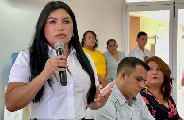 Semigrante y autoridades federales buscan michoacanos en tráiler de Texas