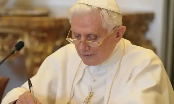 Desmienten muerte de Benedicto XVI