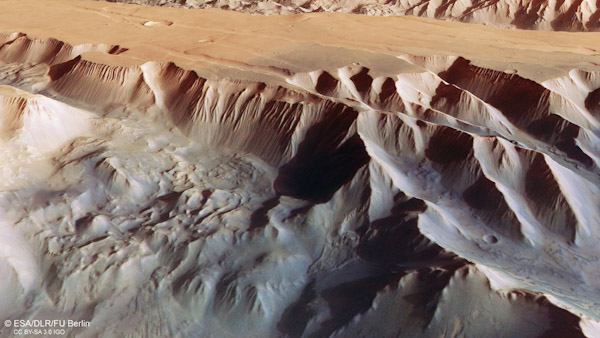 Captan imágenes de un “gran cañón” en Marte