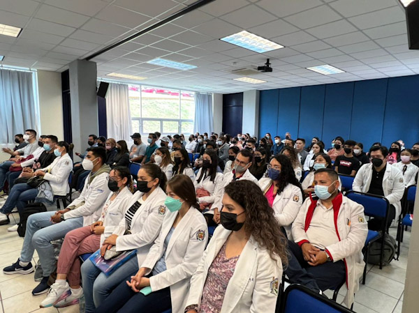 Inauguran curso de inducción a médicos pasantes.
