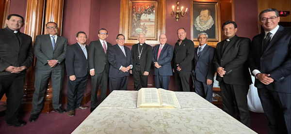 Se unen religiones para orar por la paz