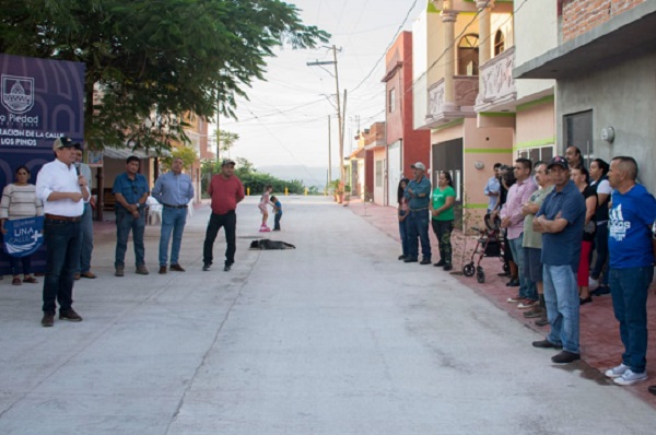 Inauguran calle Los Pinos en Ejido Los Moreno
