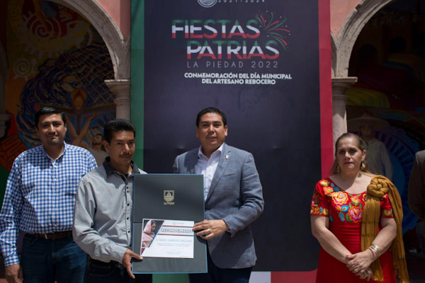 Reconocen a artesanos reboceros