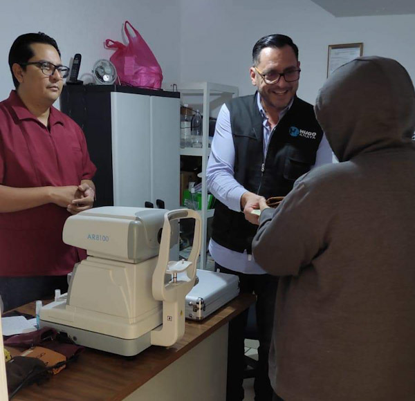 Campaña de lentes en casa de enlace de Hugo Anaya