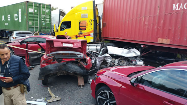 Atienden cuerpos de auxilio y seguridad accidente en la Siglo XXI