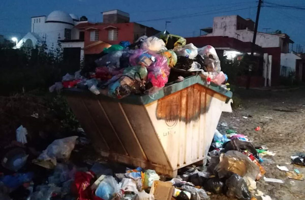 Ciudadanos convierten esquina en basurero