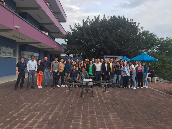 “Puntos de encuentro, formando los líderes del futuro” UNIVA