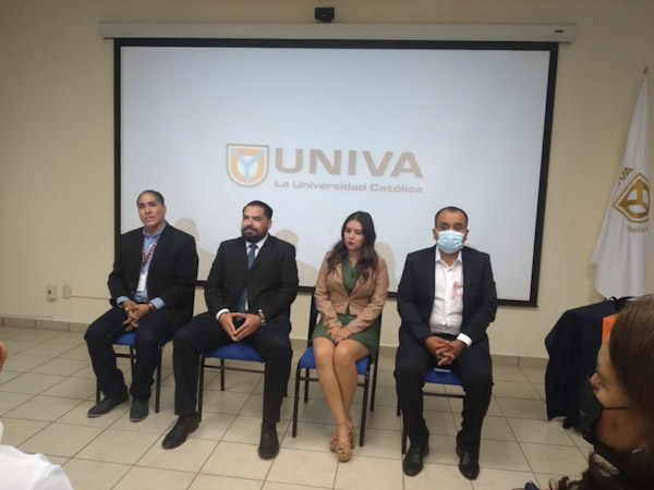 Imparte curso sobre salud mental a universitarios