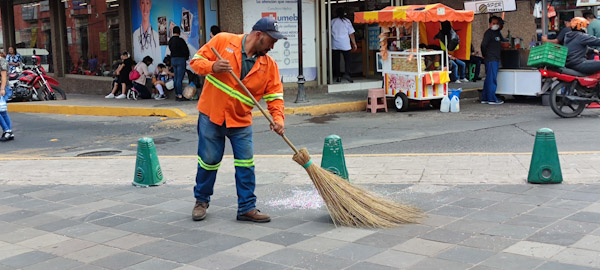Barrido manual, el desfile que nadie ve