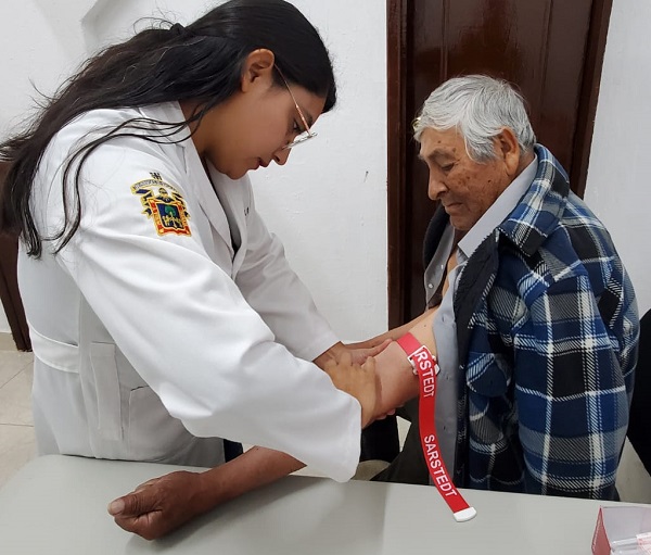 Venden camionetas para construir laboratorio en Ixtlán