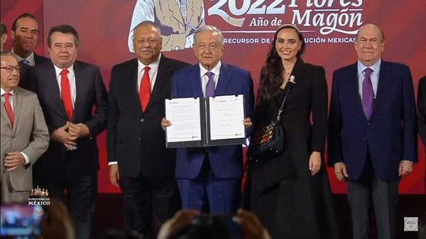 Empresas y gobierno firman acuerdo anti-inflacionario