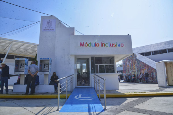 Brinda SEE atención diaria en módulo de inclusión