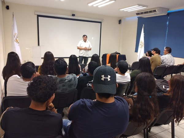 finaliza ciclo de conferencias “Punto de ecuentro” UNIVA