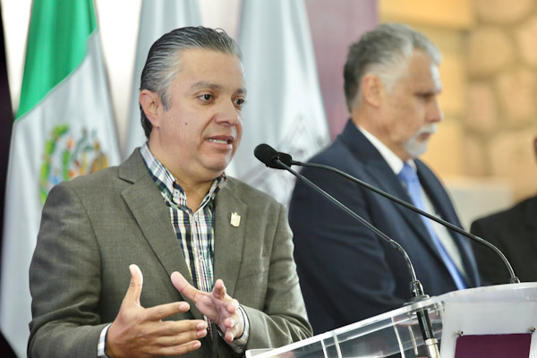 Pagan primera parte de aguinaldos y quincena al magisterio y a policías