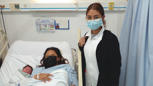 Recibe Hospital de la Mujer primer bebé del 2023
