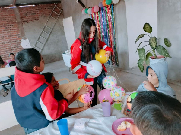 Entrega Cruz Roja La Piedad juguetes a niños del municipio