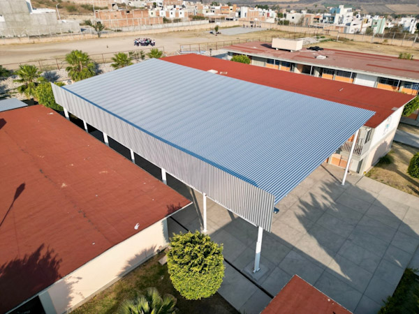 Inauguran techumbre en EST 140