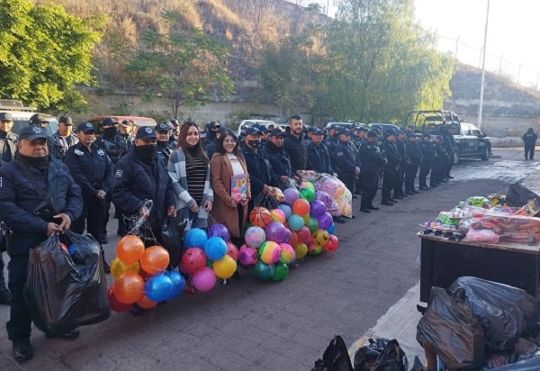 Entrega Seguridad Pública Juguetes a colecta de DIF