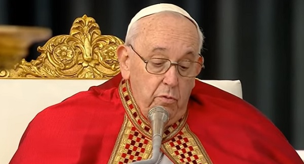 Papa Francisco se despide de Benedicto XVI
