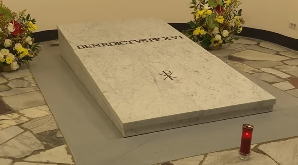 Es posible visitar la tumba de Benedicto XVI