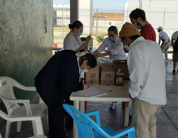 Acercan jornada de salud a internos del CERESO