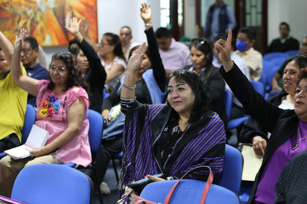 SEP Mich., acuerda trabajar con docentes de sector indígena