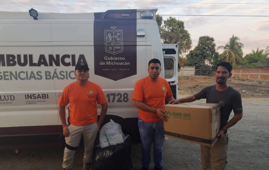 Refuerzan ambulancias con equipo médico, insumos y material de curación