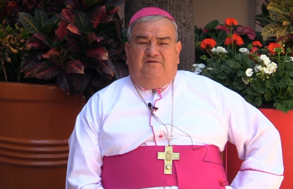Carlos Garfias felicita a mujeres y pide perdón