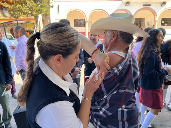 Realizan feria de salud en Churintzio.