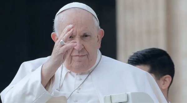 Salud del Papa mejora notablemente