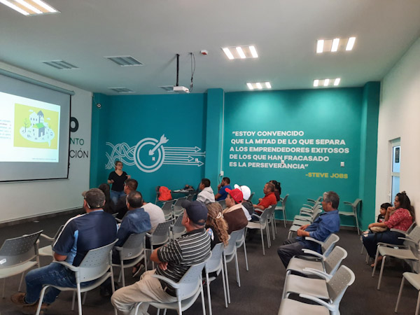 Capacitan a concesionarios y operadores para mejorar servicio del transporte