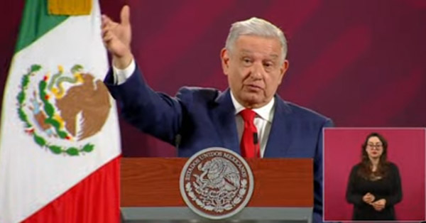 AMLO propone fusionar o eliminar 18 instituciones públicas.